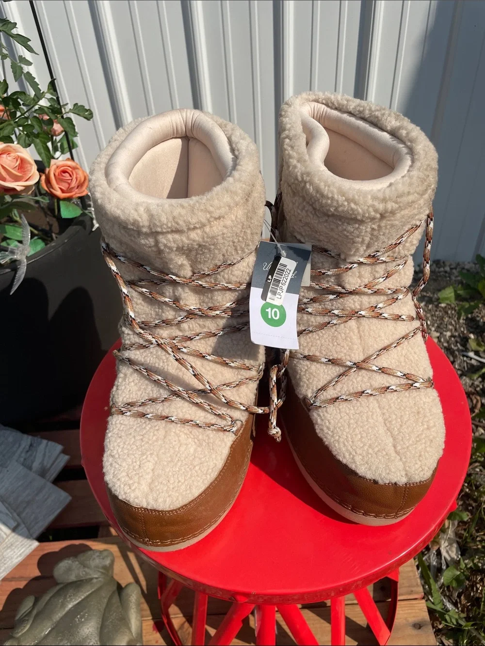 Universal Thread Women's Shearling Lace-Up Winter Boots in Cream and Brown